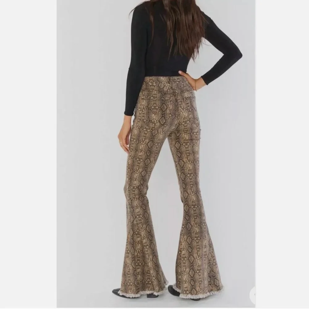 Show Me Your Mumu Size 27 Flare High Rise Berkeley Bells Queen Cobra Snake Jeans - Picture 2 of 11